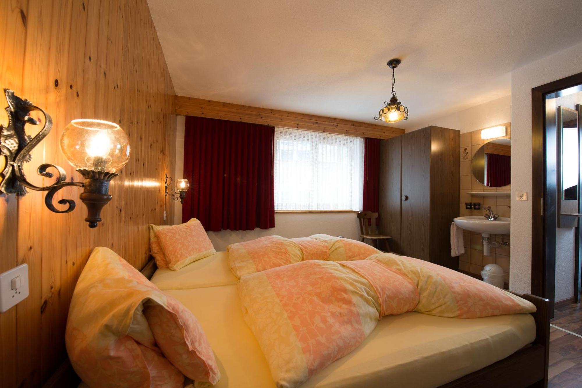 Haus Alba Lägenhet Saas-Almagell Rum bild