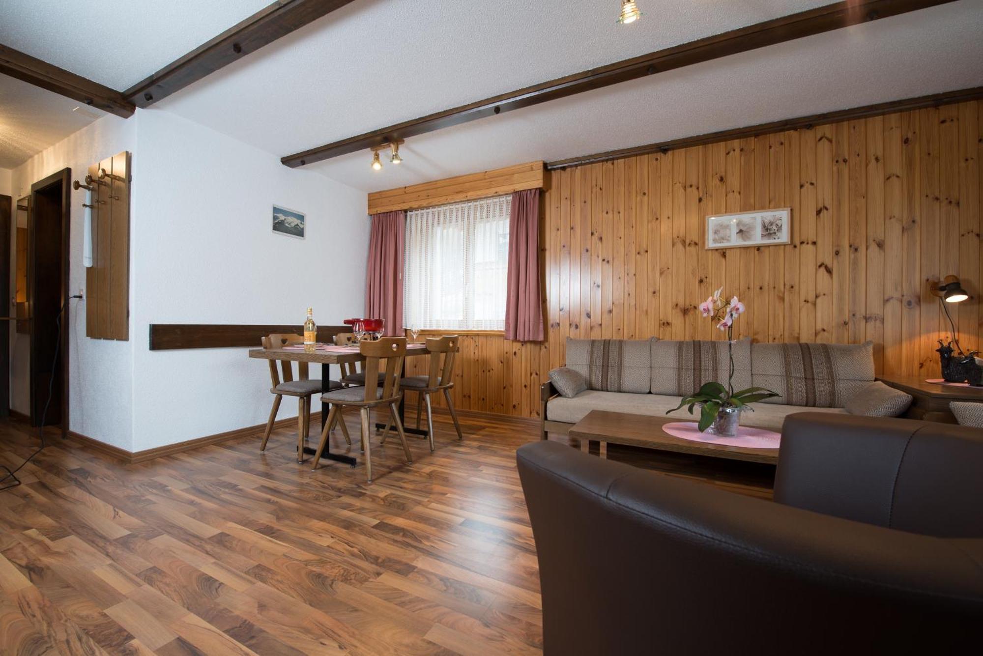 Haus Alba Lägenhet Saas-Almagell Rum bild